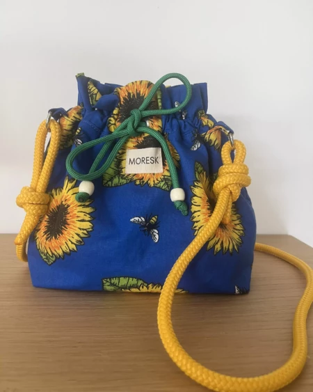 sac-bourse-bleu-tournesol-anses-corde-jaune-moresk.jpg