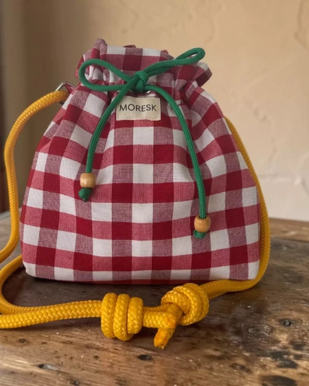 sac-bourse-vichy-rouge-anses-corde-jaune-moresk.jpg